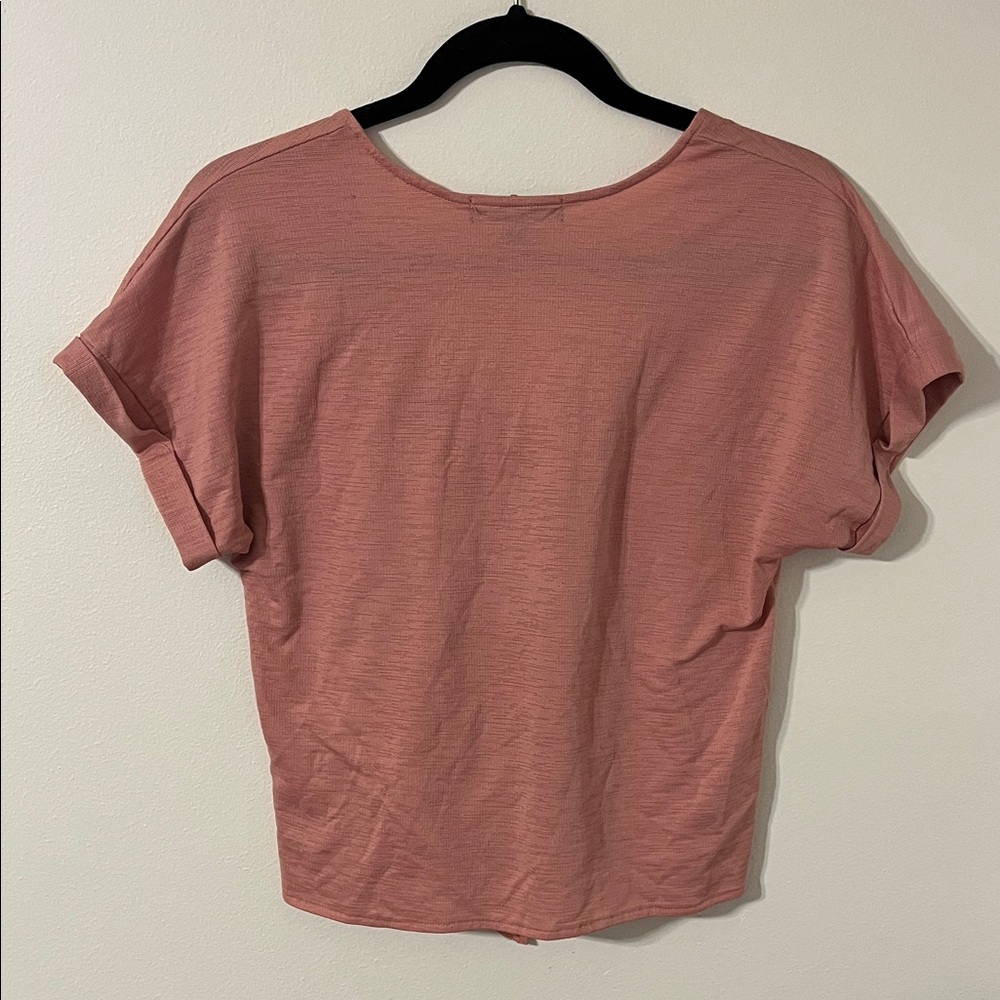 🛍️3/$10 Pink Cuffed Sleeve Crop Button Down - Picture 4 of 6